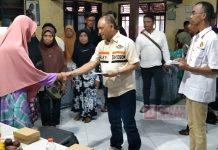 Agung Satria Hermawan Berikan Santunan Kepada Janda dan Manula Agung Satria Hermawan Berikan Santunan Kepada Janda dan Manula