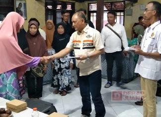 Agung Satria Hermawan Berikan Santunan Kepada Janda dan Manula