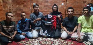 Sri Rejeki Serahkan Bantuan Jersey untuk Tim Tepi Selatan Sri Rejeki Serahkan Bantuan Jersey untuk Tim Tepi Selatan