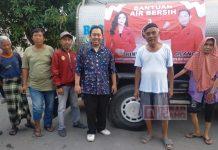 Apt. Adhitya Gilang Ramadhan PDI Perjuangan Kab. Brebes memberikan bantuan air bersih di Desa Jatibarang Kidul Blok Penumbukan, Kec.