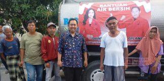 Gilang: PDI Perjuangan Jatibarang Salurkan Air Bersih Apt. Adhitya Gilang Ramadhan PDI Perjuangan Kab. Brebes memberikan bantuan air bersih di Desa Jatibarang Kidul Blok Penumbukan, Kec.