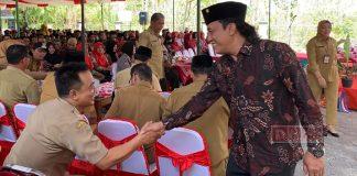 Ari Sumantri Dampingi Mas Jekek Bina Lembaga Desa Ari Sumantri Dampingi Mas Jekek Bina Lembaga Desa