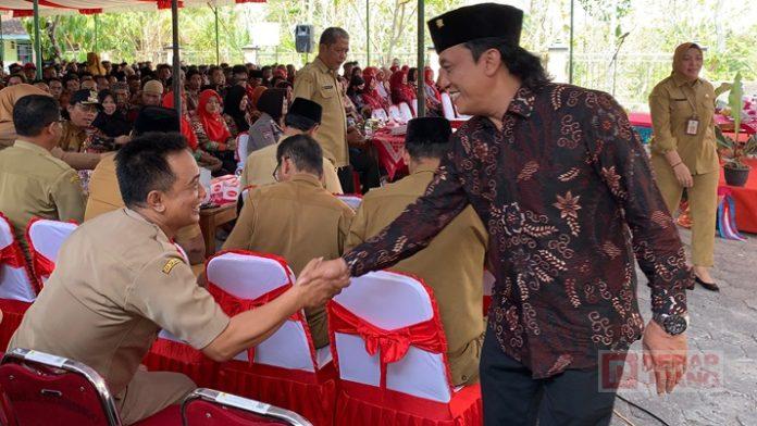 Ari Sumantri Dampingi Mas Jekek Bina Lembaga Desa Ari Sumantri Dampingi Mas Jekek Bina Lembaga Desa