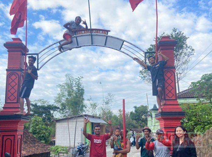 Azalea Bersamai Pemasangan Bendera Partai Azalea Bersamai Pemasangan Bendera Partai