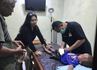 Azalea Dampingi Anak dari Ibu Penyandang ODGJ Khitan Azalea Dampingi Anak dari Ibu Penyandang ODGJ