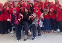 Azalea Gelar Pelatihan Pembuatan Roti dan Snack Tradisional Azalea Gelar Pelatihan Pembuatan Roti dan Snack Tradisional