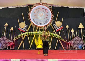 Azalea Hadiri Pentas Sanggar Tari Saraswati