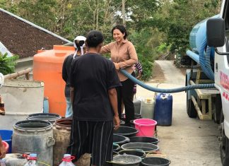 Azalea Salurkan Bantuan Air Bersih di Kecamatan Selogiri