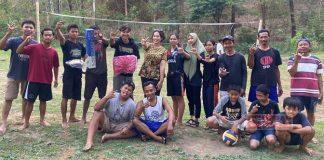 Azalea Serahkan Bantuan Paket Peralatan Voli di Selogiri Azalea Serahkan Bantuan Paket Peralatan Voli di Selogiri