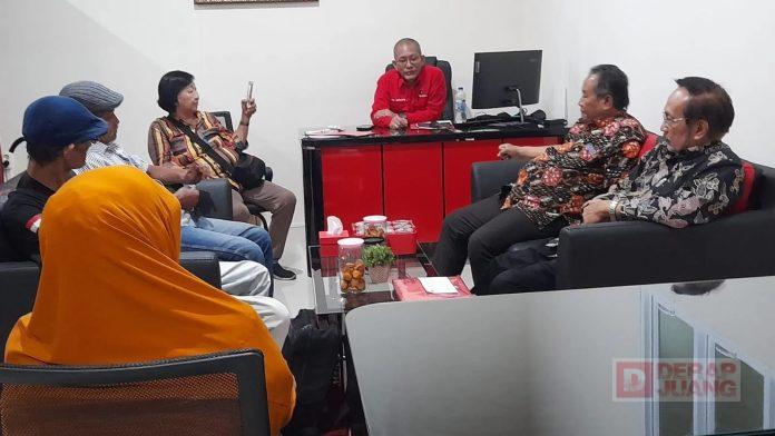 DPC PDI Perjuangan Banyumas Mendata Relawan Ganjar