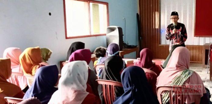 Dani Mursito Sosialisasi Bantuan Beras di Dusun Genengharjo Dani Mursito Sosialisasi Bantuan Beras di Dusun Genengharjo
