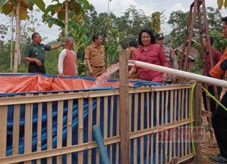 Endang Salurkan Bantuan Air Bersih di Kecamatan Giriwoyo Endang Salurkan Bantuan Air Bersih di Kecamatan Giriwoyo