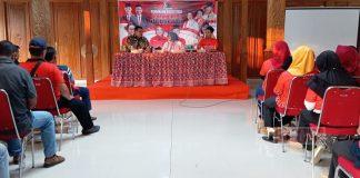 Fery dan Mbak Wulan Kompak Kukuhkan Gugus Tugas Kelurahan Kroyo Fery dan Mbak Wulan Kompak Kukuhkan Gugus Tugas Kelurahan Kroyo