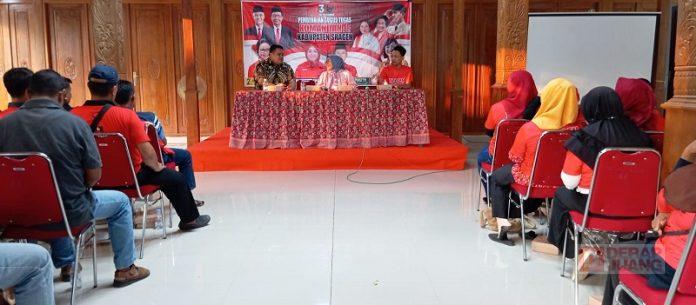 Fery dan Mbak Wulan Kompak Kukuhkan Gugus Tugas Kelurahan Kroyo (2) Fery dan Mbak Wulan Kompak Kukuhkan Gugus Tugas Kelurahan Kroyo