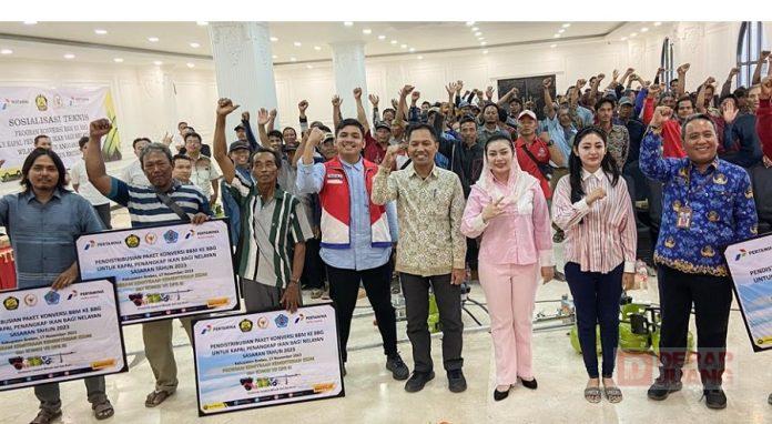 Paramitha Distribusikan Bantuan Paket Konversi BBM ke BBG untuk Nelayan Paramitha Distribusikan Bantuan Paket Konversi BBM ke BBG untuk Nelayan
