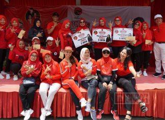 Gotong-Royong Bersama Seniornya, Azalea Gelar Lomba Senam Sicita Gotong-Royong Bersama Seniornya, Azalea Gelar Lomba Senam Sicita