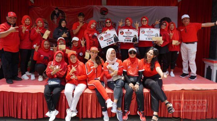 Gotong-Royong Bersama Seniornya, Azalea Gelar Lomba Senam Sicita Gotong-Royong Bersama Seniornya, Azalea Gelar Lomba Senam Sicita