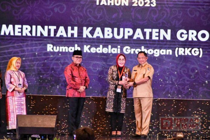 Bupati Grobogan Raih Penghargaan Top 5 Anugerah Pelayanan Publik Dari Menpan-RB