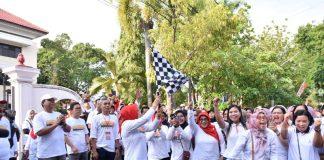 HUT PGRI ke-78, Bupati Grobogan Ikuti Jalan Sehat Bersama Ribuan Guru