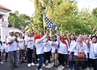 HUT PGRI ke-78, Bupati Grobogan Ikuti Jalan Sehat Bersama Ribuan Guru