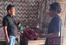 Heri Pasaribu berbicang dengan Anaknya Pak Rahid