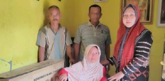 Hj. Junaenah Kembali Salurkan Bantuan Kursi Roda Hj. Junaenah kembali Salurkan Bantuan Kursi Roda