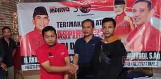 Andang bersama M. Arief Salurkan Biji Kedelai ke Produsen Tahu Tempe Bangsri Andang bersama M. Arief Salurkan Biji Kedelai ke Produsen Tahu Tempe Bangsri