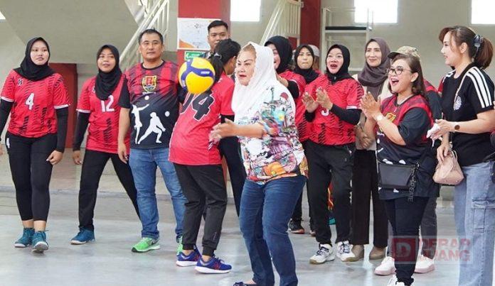 IMG-2023112Mbak Ita Dorong Lomba Voli Kader PKK Antar Kecamatan Munculkan Atlet Berbakat 0-WA0012 Mbak Ita Dorong Lomba Voli Kader PKK Antar Kecamatan Munculkan Atlet Berbakat