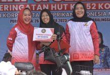 Jalan Sehat HUT ke-52 Korpri, Bupati Tiwi Minta Keluarga Korpri Solid Jalan Sehat HUT ke-52 Korpri, Bupati Tiwi Minta Keluarga Korpri Solid