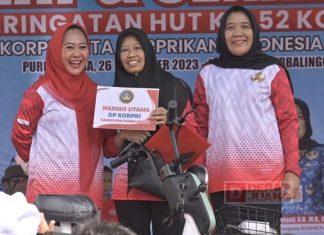 Jalan Sehat HUT ke-52 Korpri, Bupati Tiwi Minta Keluarga Korpri Solid