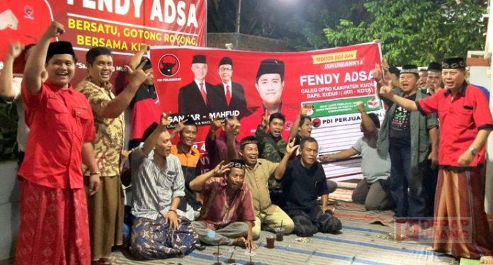 Mas Fendy saat menggelar rapat internal tim pemenangan wilayah tempur Mas Fendy saat menggelar rapat internal tim pemenangan wilayah tempur