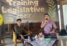 Narasumberi Training Legislative, Adisatrya: Tumbuhkan Integritas Mahasiswa dalam Berdemokrasi Adisatrya