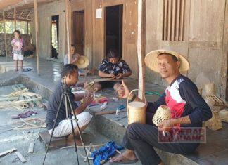 Nuryanto Berikan Motivasi Kepada Pengrajin Bambu Nuryanto Berikan Motivasi Kepada Pengrajin Bambu