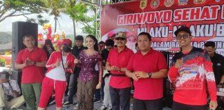 Romandhani Hadiri Senam Massal di Giriwoyo Romandhani Hadiri Senam Massal di Giriwoyo