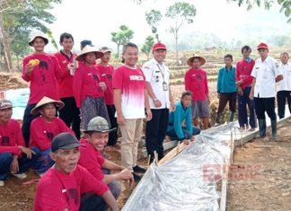 Rusdiana Dukung Pembuatan Jalan Usaha Tani di Ngelo Rusdiana Dukung Pembuatan Jalan Usaha Tani di Ngelo