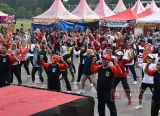 Bupati Grobogan Ikuti Senam Peringatan Hari Kesehatan Nasional Bupati Grobogan Ikuti Senam Peringatan Hari Kesehatan Nasional