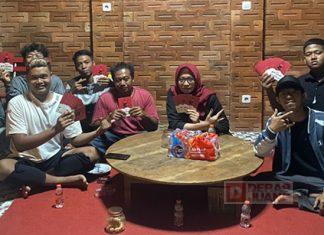 Sri Rejeki Gerakkan Para Pemuda Pasang Stiker Banteng Sri Rejeki Gerakkan Para Pemuda Pasang Stiker Banteng