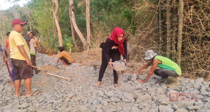 Sri Rejeki Kawal Pembangunan Jalan Usaha Tani Sri Rejeki Kawal Pembangunan Jalan Usaha Tani