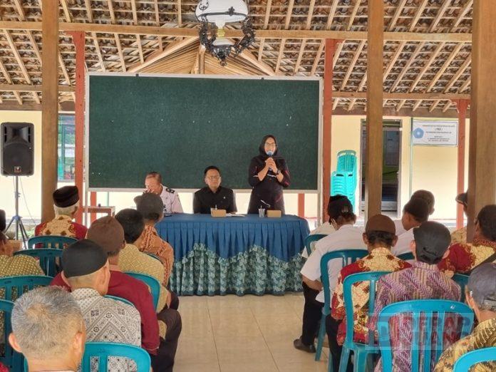 Sri Rejeki Pantau Pembagian Insentif RT/RW Sri Rejeki Pantau Pembagian Insentif RT/RW