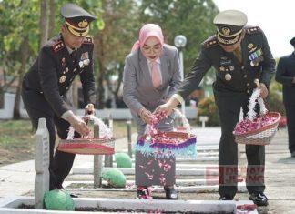 Beri Penghormatan Kepada Pahlawan, Bupati Grobogan Lakukan Tabur Bunga Beri Penghormatan Kepada Pahlawan, Bupati Grobogan Lakukan Tabur Bunga