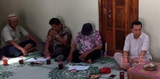 Sutoyo Sarasehan dengan Kelompok ‘Kerjo Tani’ Sutoyo Sarasehan dengan Kelompok 'Kerjo Tani'