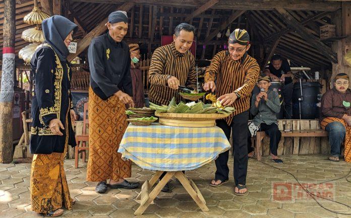 Sutoyo Turut Meriahkan Hari Jadi Pasar Ala Ndeso Sutoyo Turut Meriahkan Hari Jadi Pasar Ala Ndeso