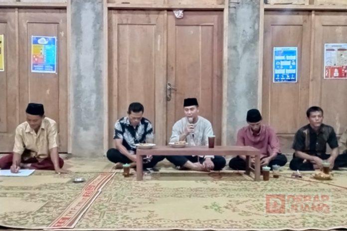 Sutoyo Sarasehan dengan Warga Desa Jatimarto Sutoyo Sarasehan dengan Warga Desa Jatimarto