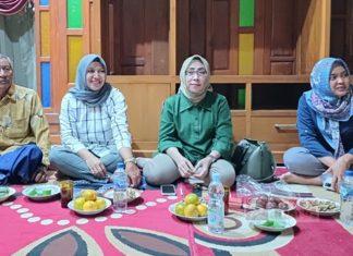 Titik Sugiyarti Silaturahmi dengan Warga Geneng