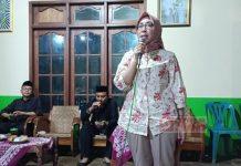 Titik Sugiyarti Sosialisasi Program di Dusun Pudak