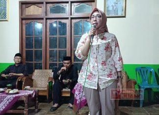 Titik Sugiyarti Sosialisasi Program di Dusun Pudak Titik Sugiyarti Sosialisasi Program di Dusun Pudak