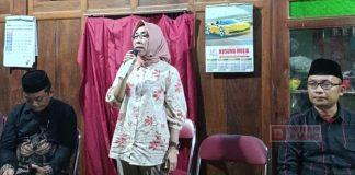 Titik Sugiyarti: Warga Manggis Go Nyawiji Titik Sugiyarti: Warga Manggis Go Nyawiji