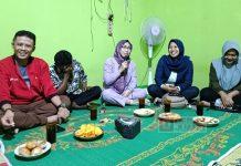 Titik Sugiyarti: Warga Sentono Siap Menang ‘Ora Umum’ Titik Sugiyarti Warga Sentono Siap Menang Ora Umum