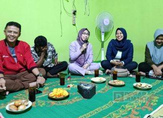 Titik Sugiyarti Warga Sentono Siap Menang Ora Umum