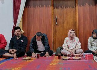 Titik Sugiyarti Hadiri Pertemuan Karang Taruna Tengklik Titik Sugiyarti Hadiri Pertemuan Karang Taruna Tengklik